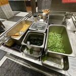 竹清 - トッピングコーナーには天かす、わかめ、ネギ、生姜などがある。