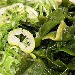 竹清 - かけ小¥450内　美味い。トッピングコーナーには天かす、わかめ、ネギ、生姜などがある。