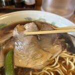 らーめん　ヒグマ 塩沢店 - 越後もちぶた。豚ガラスープの旨味が染み込んだチャーシューは絶品。