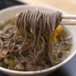 立ち喰いそばうどん 松石 - 塩そば＠税込680円＋本日の気まぐれ天ぷら(イカ・タコ・ゲソのかき揚げ))＠税込300円