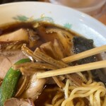 らーめん　ヒグマ - メンマ、しっかりした味付けとブラックペッパーもいい仕てます。