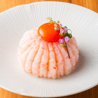 とろける食感◎贅沢に盛り付けた甘エビ丼を味わうひととき