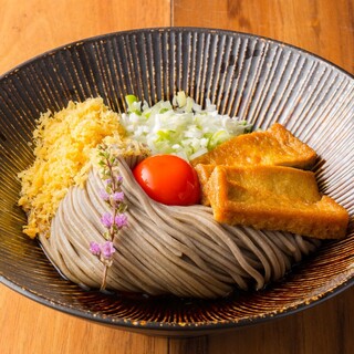 豊富なトッピングも用意◆美しい麺線と香りを堪能する至福の一杯