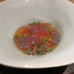 神保町 傳 - 26年6月　蓮の葉の下はトマトところてん　兵庫じゅんさい、バジルの種