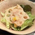 魚河岸 宮武 - 鮭フレークとれんこんのサラダ