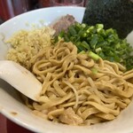 ラーメン二郎 - 底から混ぜた麺