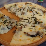 レストラン花咲 - キノコのピザ