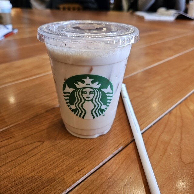 STARBUCKS COFFEE Rakue Shijokarasukaruma Ten photo 3