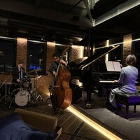 Re Wharf - 週末は店内でJAZZ生演奏