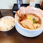 らぁ麺げんてつ - 2025年２月　牛骨醤油らぁ麺とライス（1100円）