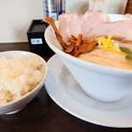 らぁ麺げんてつ - 2025年５月　やや横から