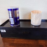 らぁ麺げんてつ - 2025年２月　卓上の薬味はギャバンの胡椒のみ（味に自信あり！かな）