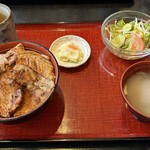 炭火焼豚丼柏家 - 