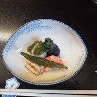辰巳屋 - 季節の野菜の煮物。抹茶のタレ。
