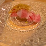 鮨 たつ也 よしかわ - 大トロ+エシャロット