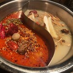 ひなべねこ 日本橋店 - とりあえず↓を全部ぶっ込んだ状態(具はこれから)