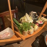 ひなべねこ 日本橋店 - すごい舟盛りきたっ