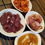炭火焼きホルモン こすけ - レバー&専用タレ&爆弾ハラミ&辛ホルモン