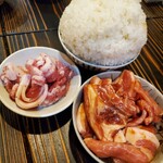 炭火焼きホルモン こすけ - 豚ロース&豚カルビ&マンガ盛りライス