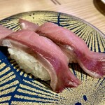 回し寿司 活 活美登利 - 寒ブリ　374円（寒ブリならではのコクが感じられない）