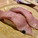 回し寿司 活 活美登利 - 天然ブリ　374円（寒ブリよりもこれの方がおすすめ）