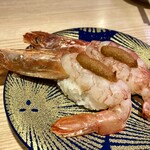 回し寿司 活 活美登利 - 特大赤エビのエビ味噌　374円（エビの身がプリプリ。エビ味噌が旨くて濃い。おすすめ。）