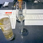 Japanese Soba Noodles 蔦 - ウェルカムドリンクの「コンブチャ」とドリンクの「ハイボール」