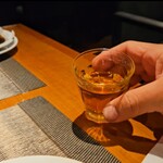 アルデバラン - 食後に提供されるぶどう風味の麦茶