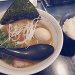 SHOWTIME Ramen - 豚骨醤油+味玉＋ライス