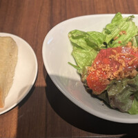 RISTORANTE Orobianco - 自家製フォカッチャとサラダ