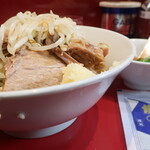 ラーメン二郎 - 汁なし半分＋ニンニク少し＋青ネギ