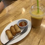 Imjai Thaifood 33  - ポピュラーな揚げ春巻きスイートチリソースで