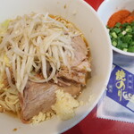 ラーメン二郎 - 汁なし半分＋ニンニク少し＋青ネギ