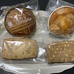 patisserie Chouette - 左上：ガレット２００円　右上：パンドジェンヌ２４０円