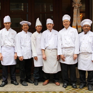 1000のレシピを集め、世界中で活躍したタイ人コックが集結！