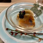 鮨 富かわ - 開けると さくらチップの香り♪ 平貝と蕪