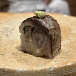 鮨 富かわ - しめ鯖棒鮨の炙り