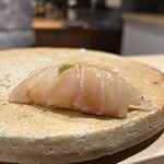 鮨 富かわ - コショウダイ カラスミを挟んで