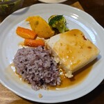 キッチン ブルー グローブ - 黒米を乗せて