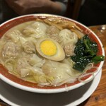 広州市場 西新宿店 - ワンタンどっさり　