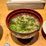 天ぷら よこい - スッゲ〜美味いわかめのお味噌汁♡(*´ω`*)
      名古屋なのに合わせ味噌、しかもほんと美味い♪
      写真を撮り忘れたけど、白飯もすっごく美味くてお代わりしたほど♪(●´д｀●´д｀●´д｀●)♡