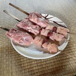 鎌田鳥山 - 若鳥コースの右が③あわせざしと左の④若鳥もも、若鳥コースは、かなり食べ甲斐がある。