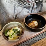 鎌田鳥山 - 突出しは、芋の煮っ転がしと漬物