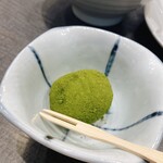 利久BOWLS - 中は餡子と生クリームだった。甘さ控えめで美味しい。