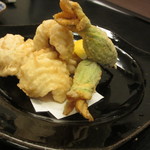 蕎酒季菜 玄武庵 - 鱧とカボチャの花（クリームチーズ入り）の天ぷら。
