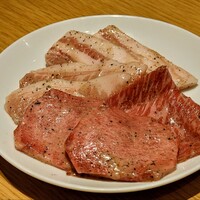 ビーフキッチン 渋谷店 - 上タン、シンシン、匠豚の豚トロ、匠豚の豚バラ