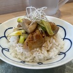 中華そば 深緑 - 知床鶏もも炙り焼き丼 450円
      2025年2月17日