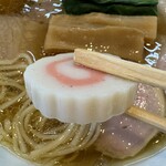 中華そば 深緑 - 「羅臼昆布と鰹節の中華そば」のなると
      2025年2月17日