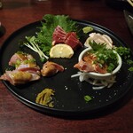 想作ダイニング 縁 - 鶏刺し盛合せ  レバー苦手な私が唯一美味しいと食べれたレバ刺し！