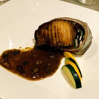 雪園 京橋店 - 三陸産活アワビのステーキ（活きた鮑の新鮮な肝を使ったソース）